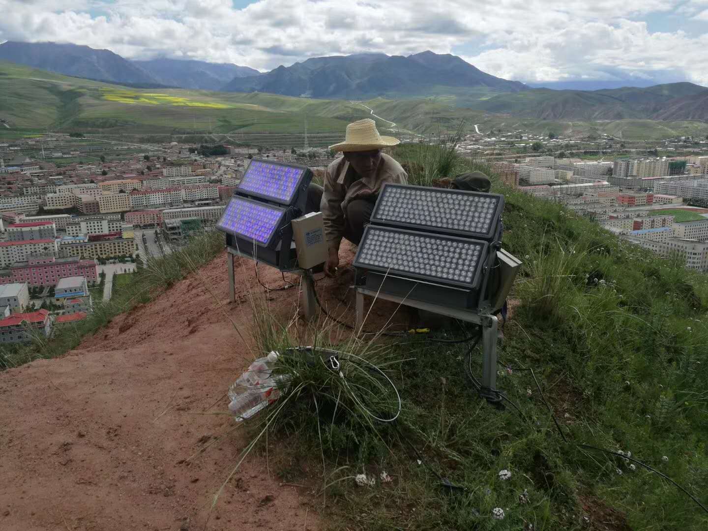 青海祁連縣卓爾山景區(qū)山體亮化工程